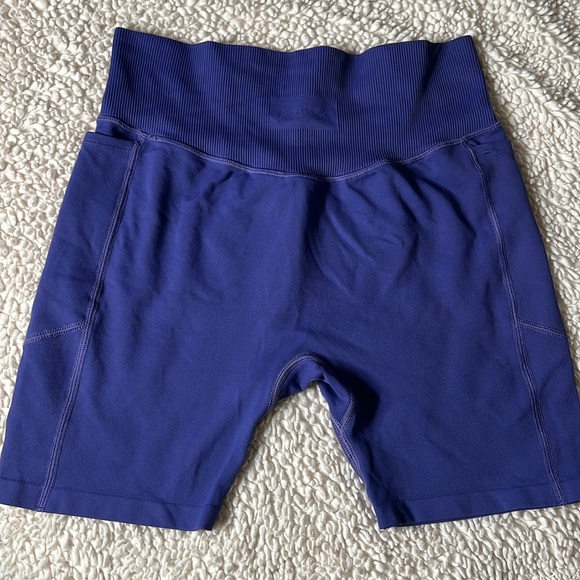 Pink Active Seamless Pocket Shorts - Picture 2 of 5